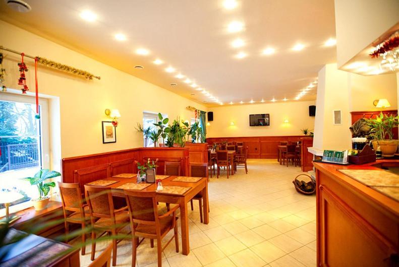 Hotel Korona Słubice Buitenkant foto